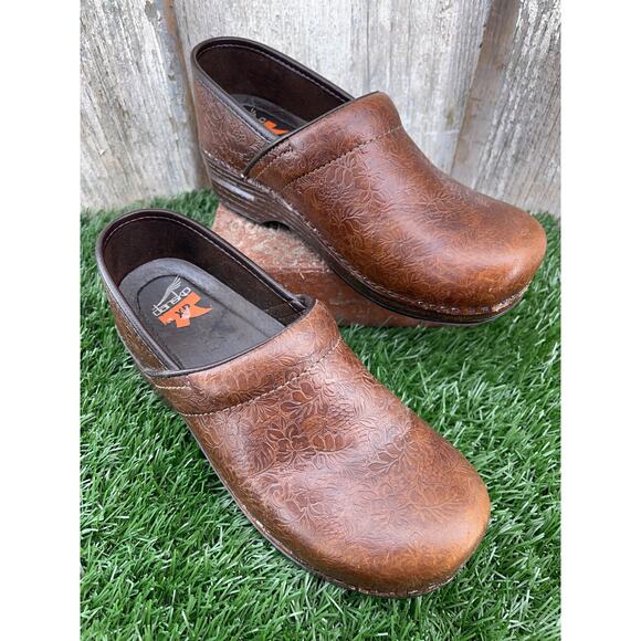 Dansko XP Professional Clogs Brown Tooled Floral Leather Clogs EU38 Women's 7.5 - Picture 2 of 8
